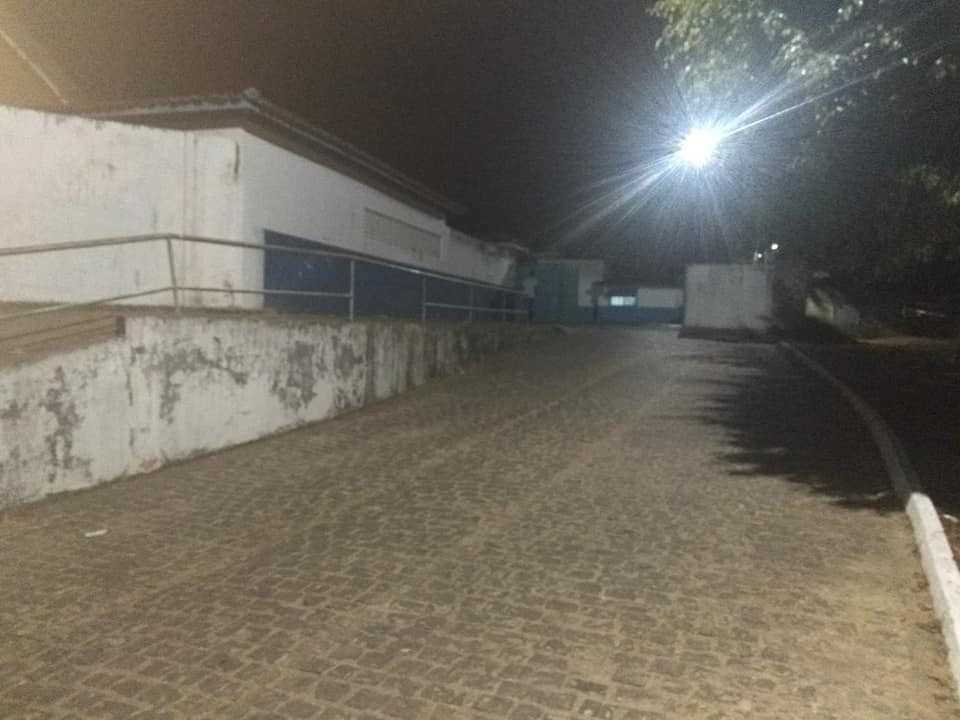 Ladeira do Colégio Municipal recebe mais iluminação para reforçar segurança dos estudantes
